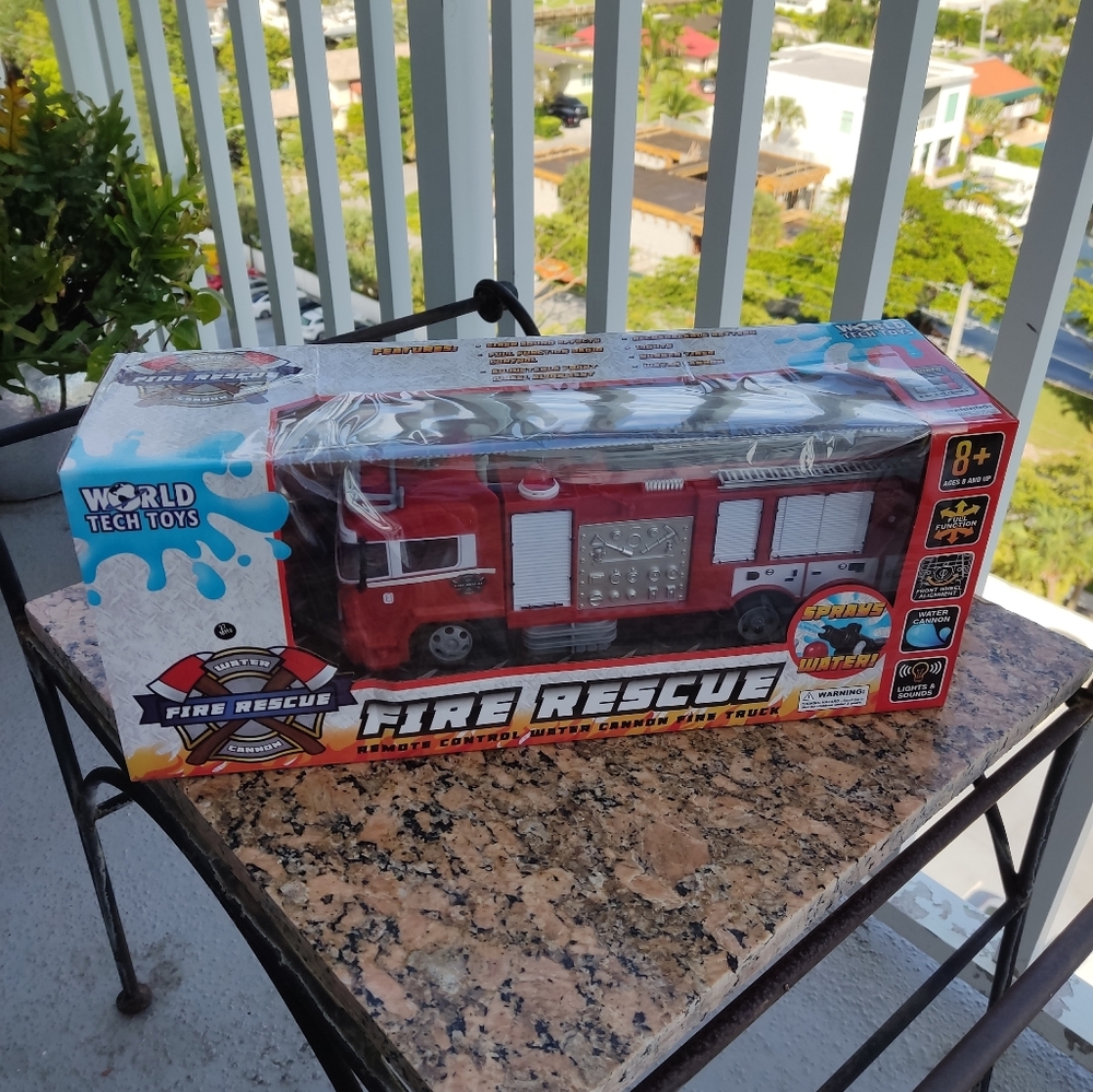 New! World Tech Toys Fire Rescue RC Fire Truck - Red